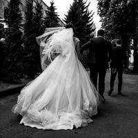 Щаслива весільна сукня