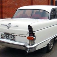 205 Ретро автомобіль Chayka GAZ-13 біла