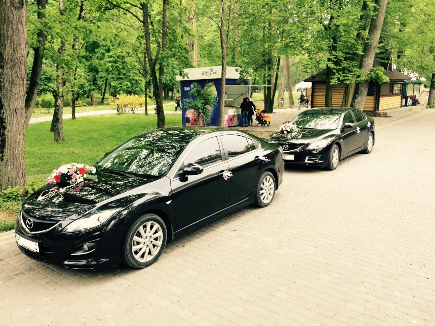 Авто для урочистих подій Passat b7 та Mazda 6 — фото 3