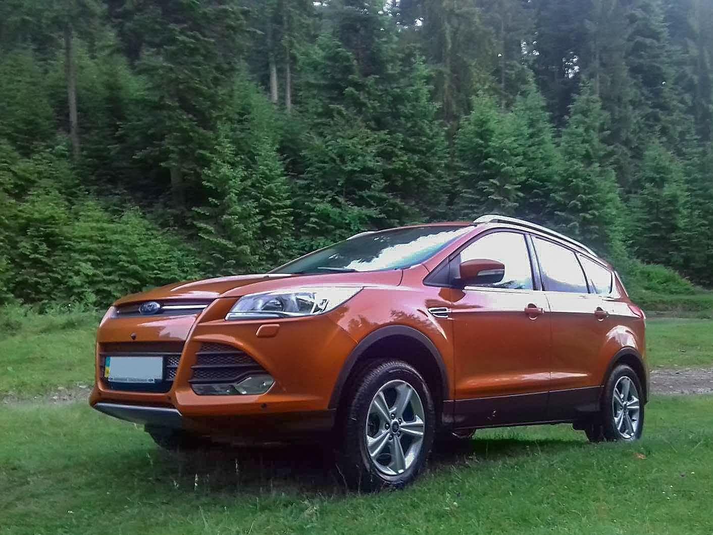 Рудий FORD KUGA та білий MERCEDES VITO — фото 2