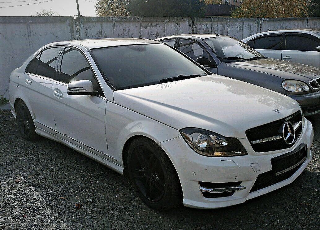 Авто на весілля Mercedes-Benz AMG — фото 1