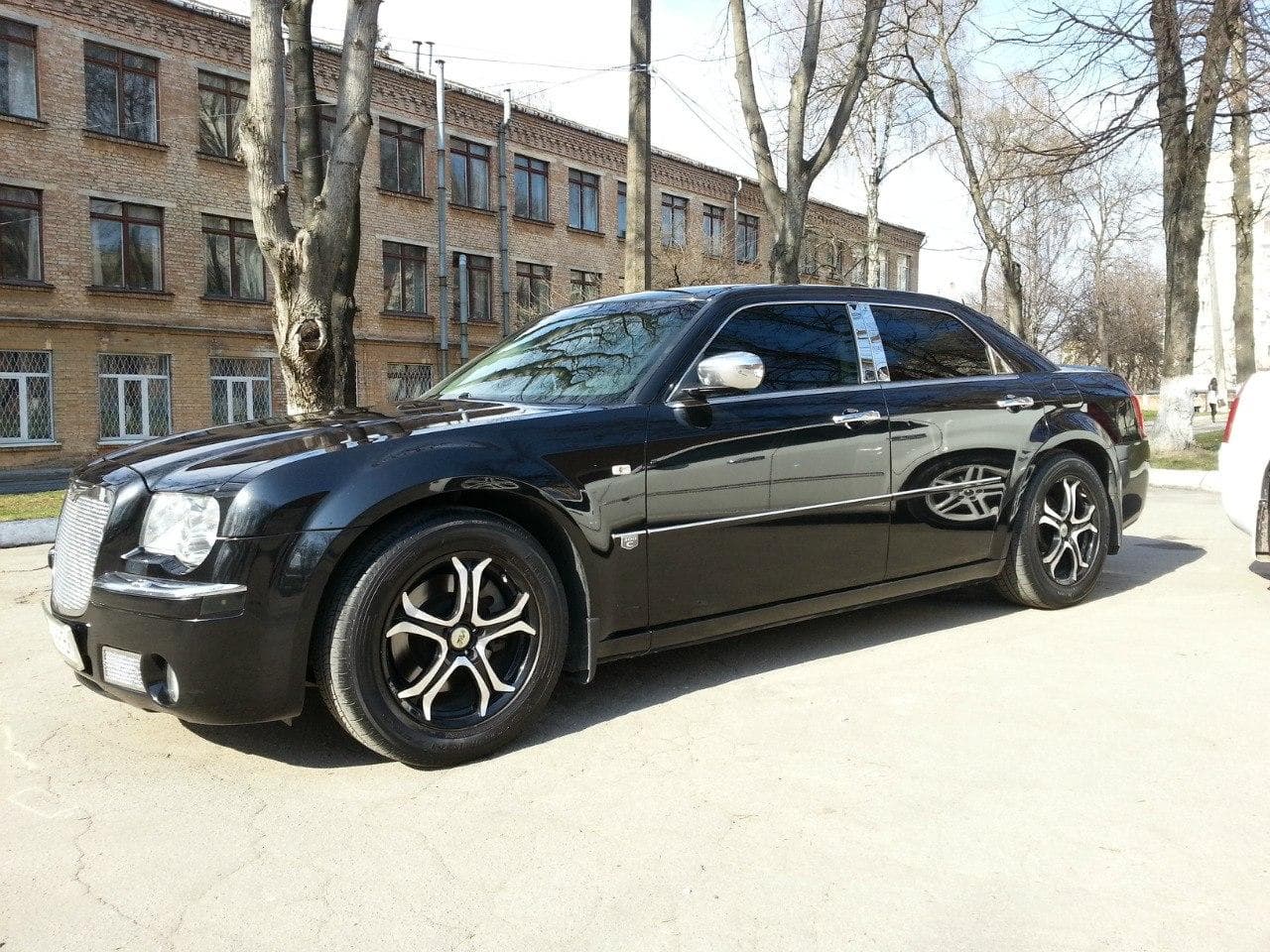 Весільний кортеж Chrysler 300C — фото 3