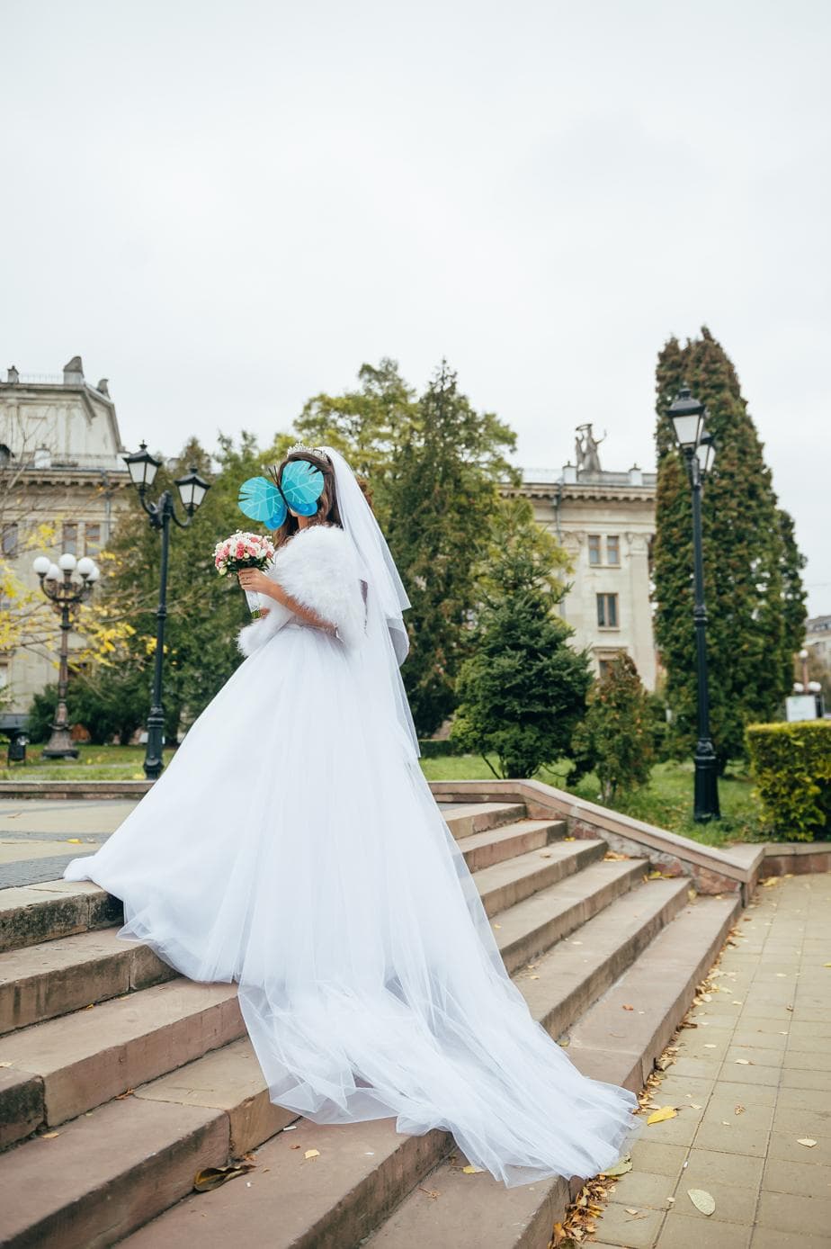 Весільна сукня білого кольору — фото 2