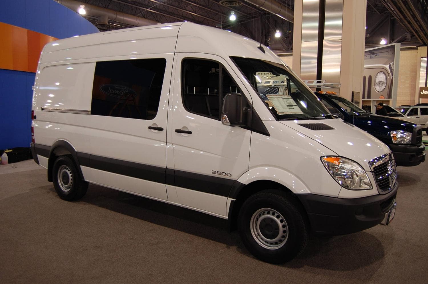 Dodge Sprinter 11 місць — фото 1