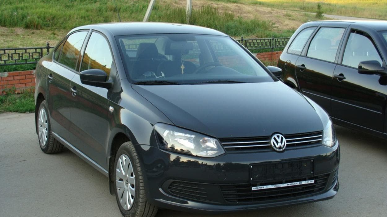 Volkswagen Polo Sedan Весільний Кортеж — фото 3