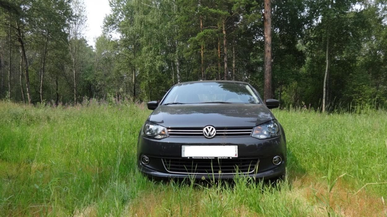 Volkswagen Polo Sedan Весільний Кортеж — фото 1