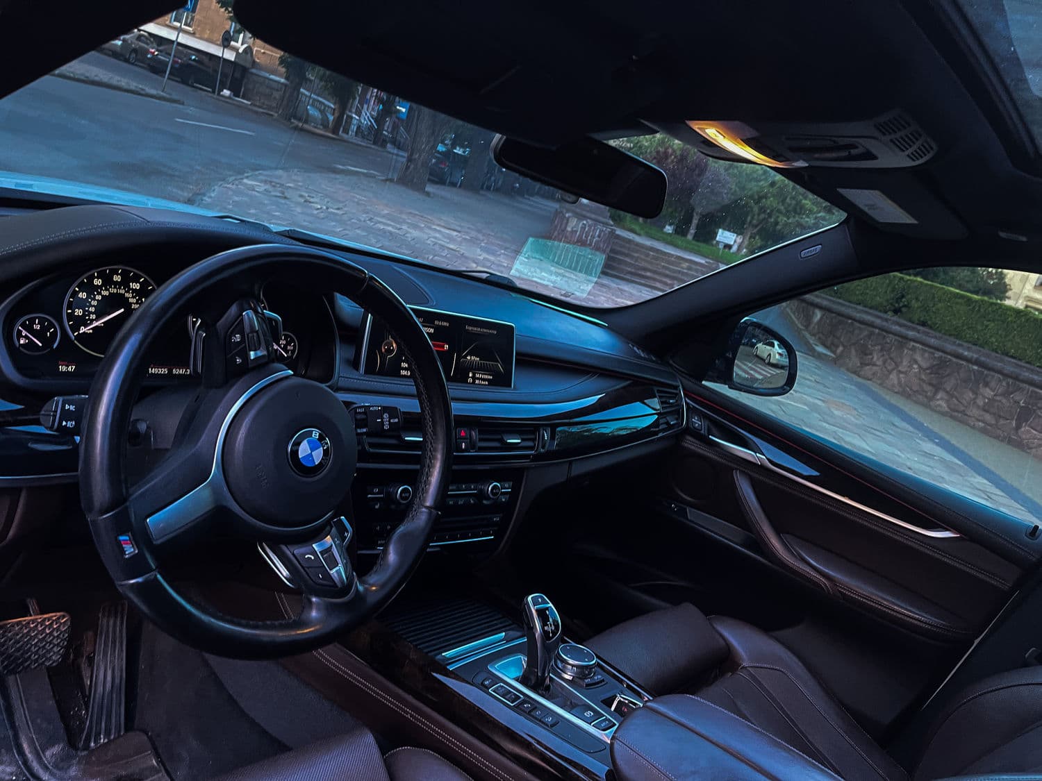 BMW X5 M На урочисті події — фото 3