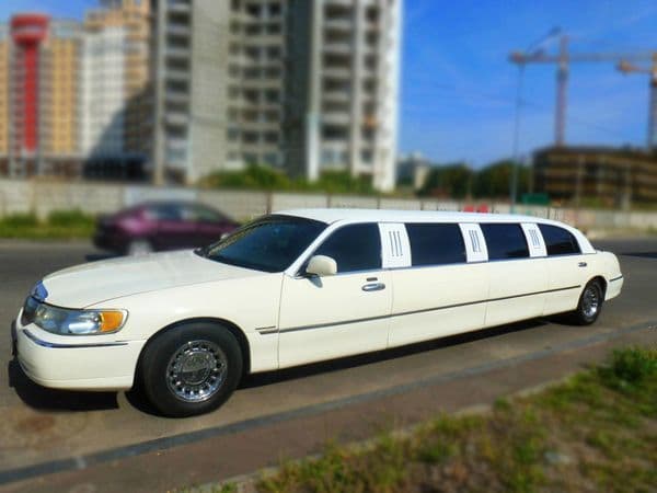 046Лімузин Lincoln Town Car 120 ванільни — фото 1