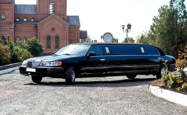 049 Лімузин Lincoln Town Car 120 чорний — фото 2