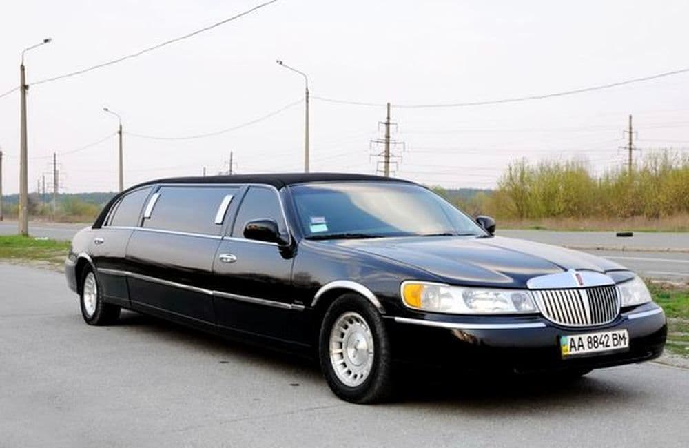 051 Лімузин Lincoln Town Car чорний орен — фото 1