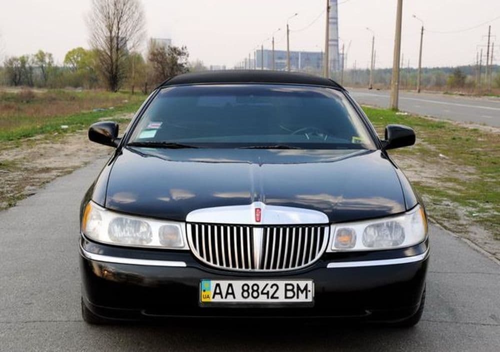 051 Лімузин Lincoln Town Car чорний орен — фото 2