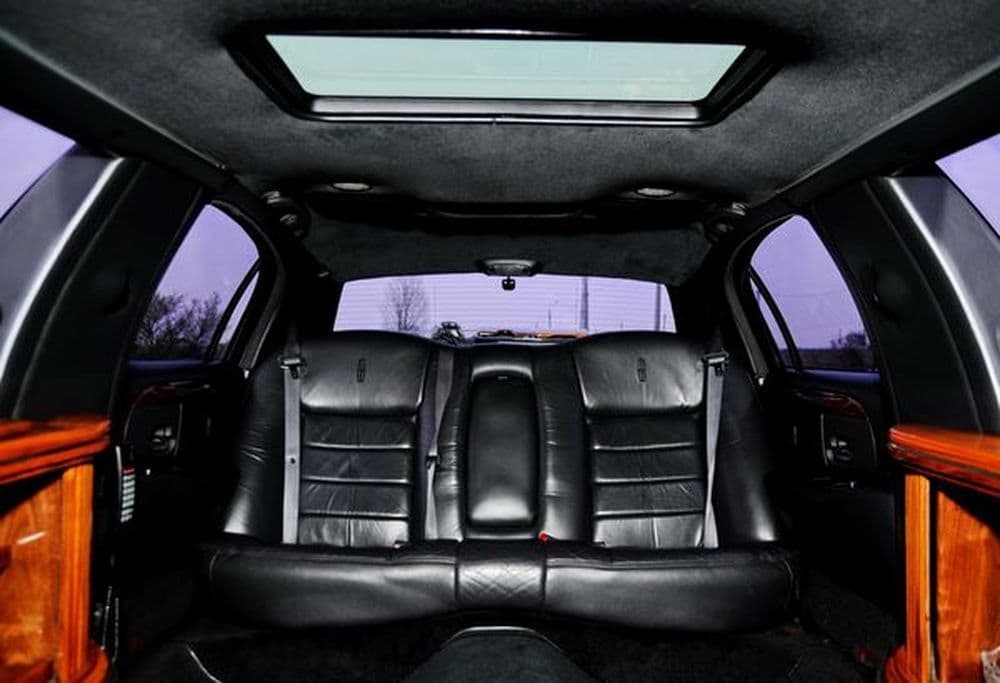 051 Лімузин Lincoln Town Car чорний орен — фото 3