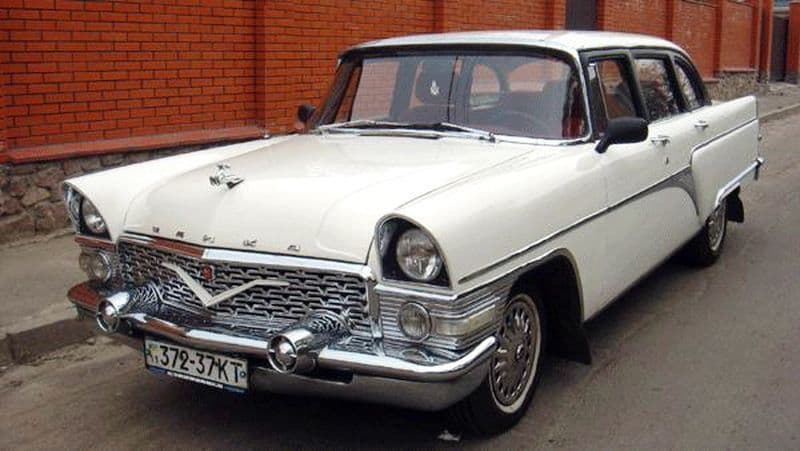 205 Ретро автомобіль Chayka GAZ-13 біла — фото 1