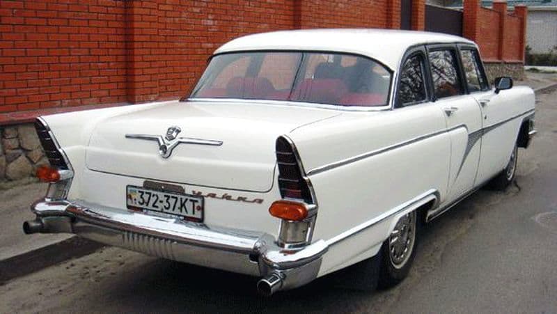 205 Ретро автомобіль Chayka GAZ-13 біла — фото 3