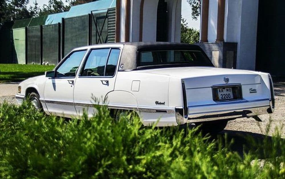218 Ретро авто Cadillac Fleetwood білий — фото 2