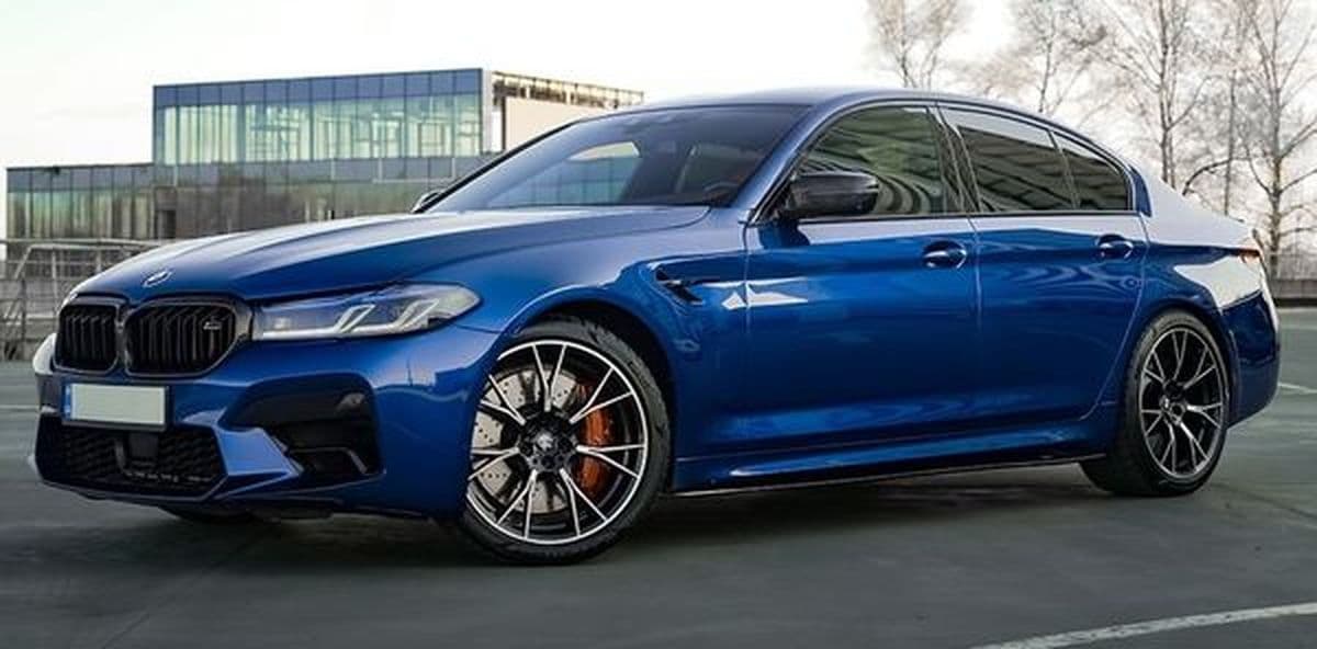 398 BMW M5 F90 Competition — з водієм та — фото 1