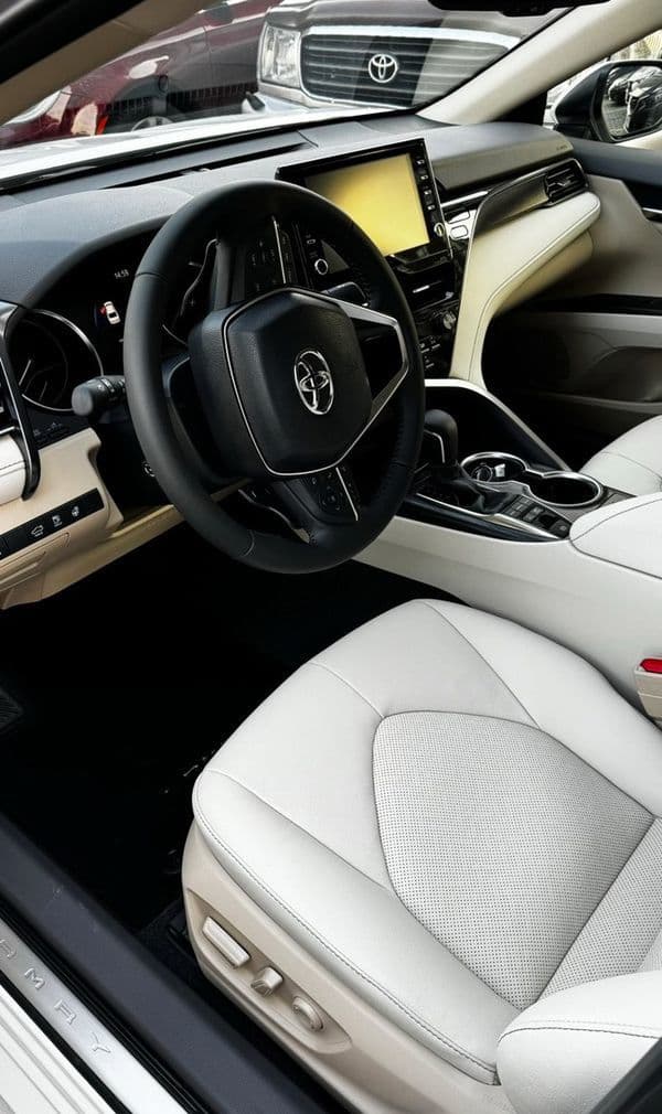 416 Toyota Camry V70 біла — авто на весі — фото 2