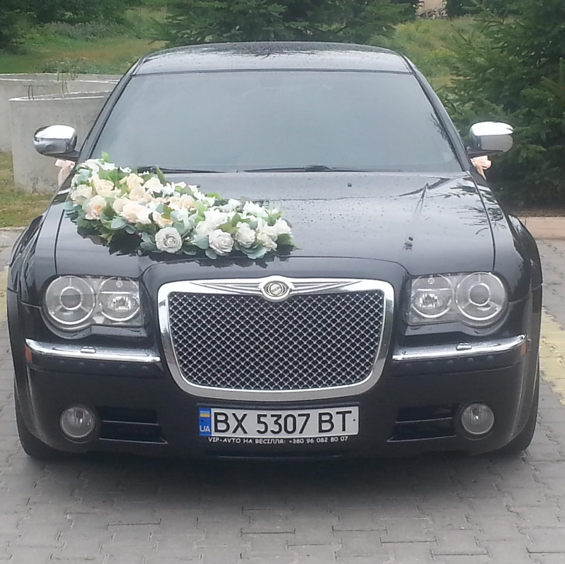 Chrysler 300c на весілля — логотип