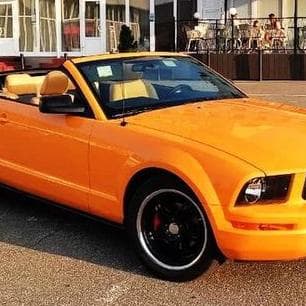 159 Кабріолет Ford Mustang GT помаранчев — Весільний кортеж