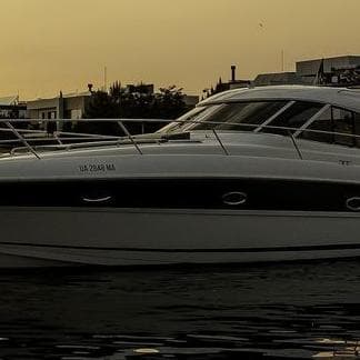 Прокат оренда катера яхти Bavaria 37 Spo — Весільний кортеж