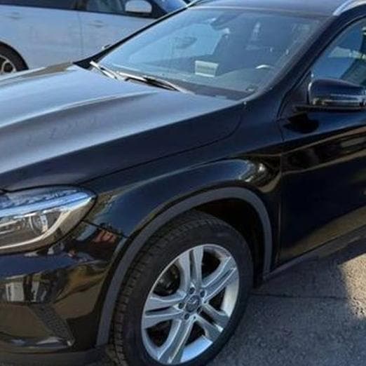445 Позашляховик Mercedes-Benz GLA 250 н — Весільний кортеж