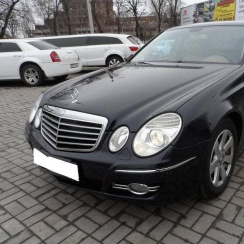Roman_ Mercedes E class — логотип