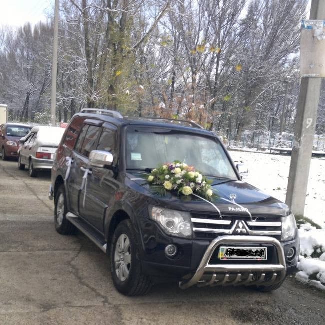 Aвто на весілля Mitsubishi Pajero Wagon IV — логотип