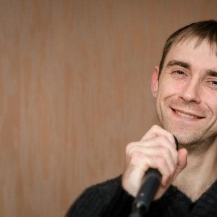Вокаліст Олег Навратюк — логотип