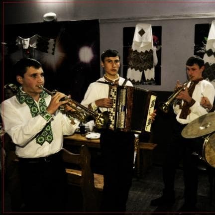 Прикарпатський весільний гурт"BRAVISSIMO" — логотип