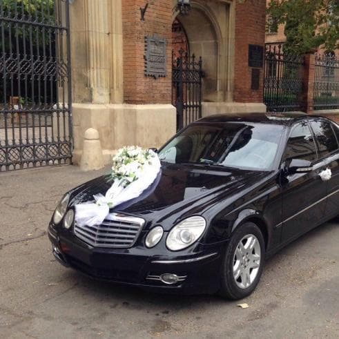 Свадебный кортеж Mercedes-benz E-class — логотип