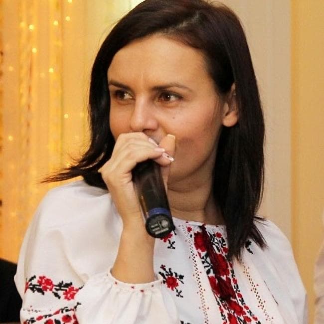 Ведуча Анна — Ведучі