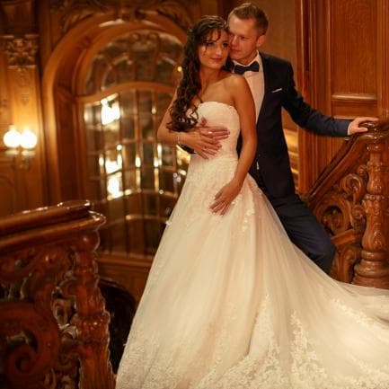 Весільна сукня Allure Bridals (США) — логотип
