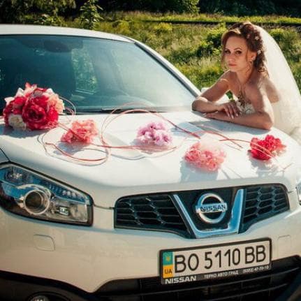 Весільний кортеж Nissan Qashqai — логотип