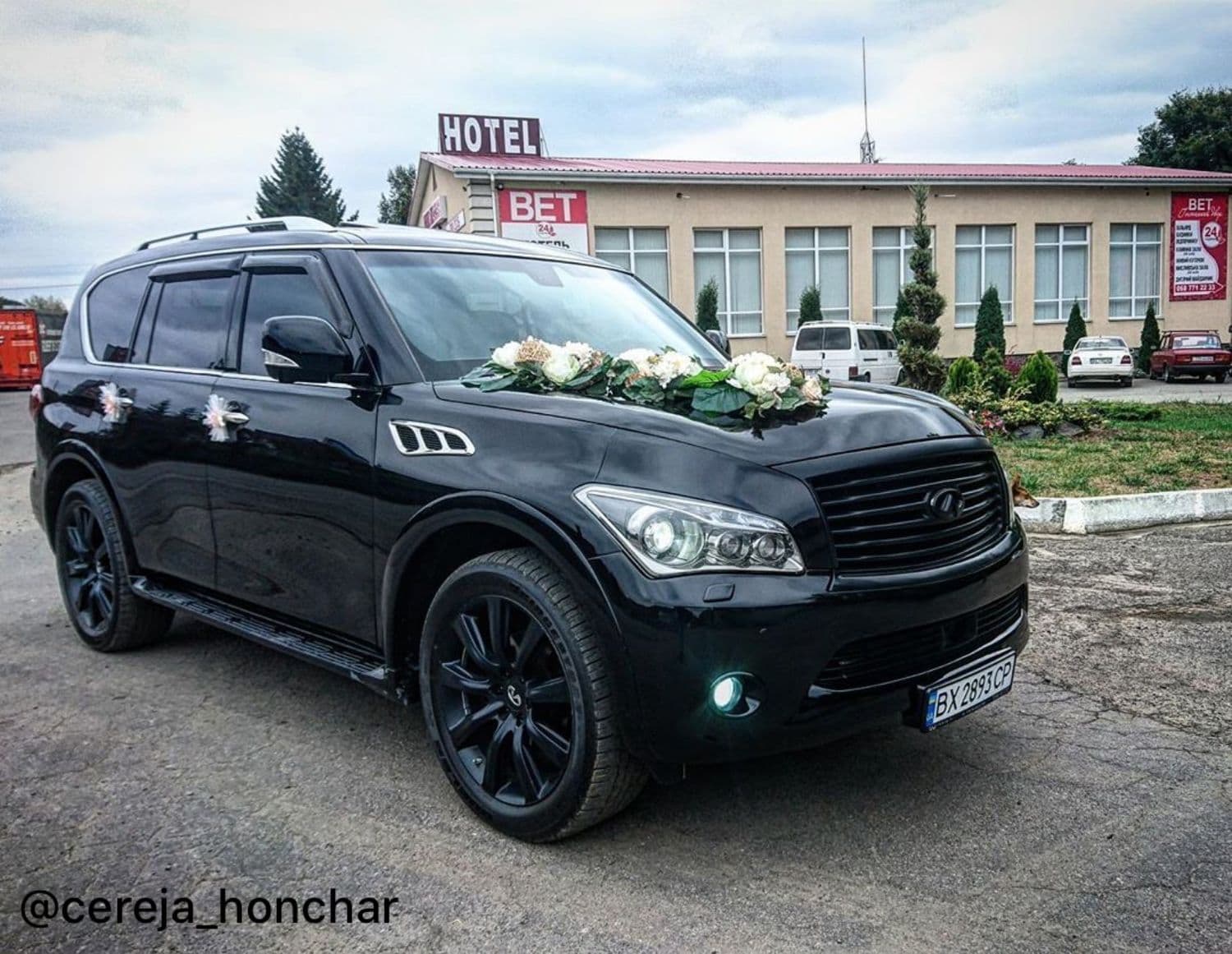 Люкс авто на весілля INFINITI — Весільний кортеж