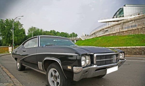 212 Ретро автомобіль Buick Skylark Custo — Весільний кортеж