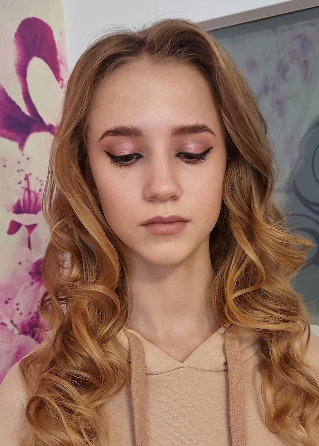 Julia Soltys makeup — Салони краси