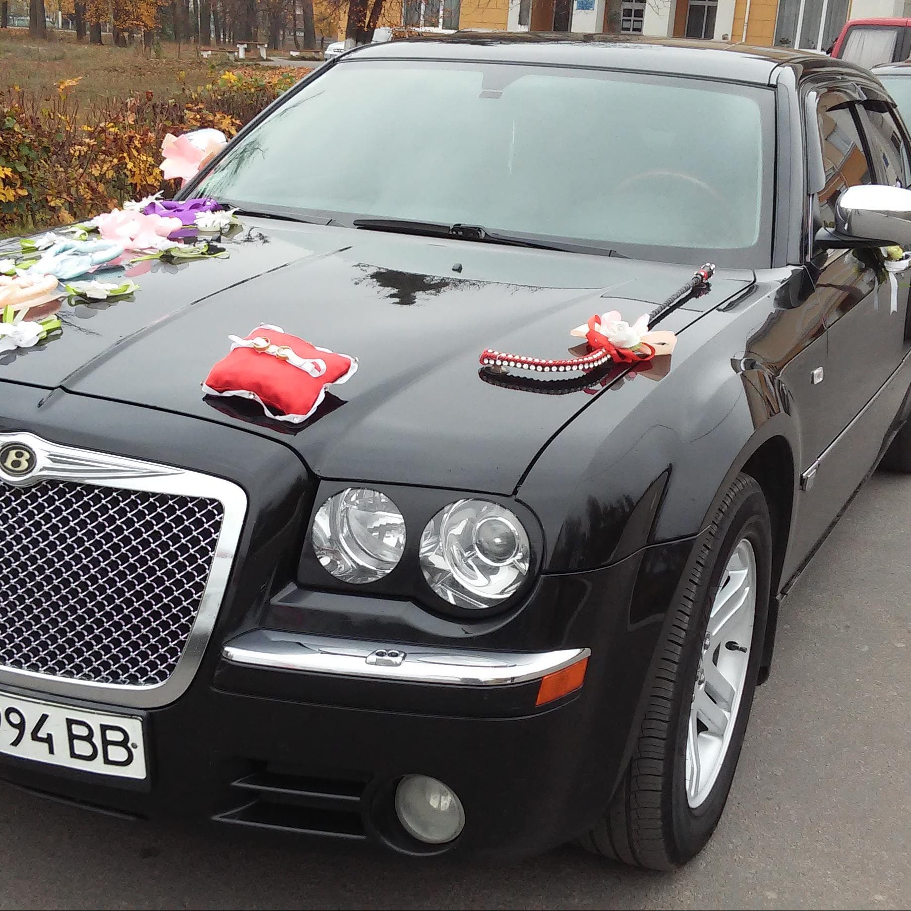 Chrysler 300c оренда авто з водієм — Весільний кортеж