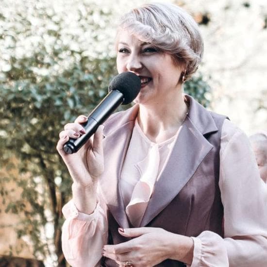 Ведуча вашого свята Марія Савчук — Ведучі
