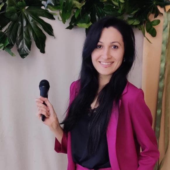 Оля Іванів — Ведучі
