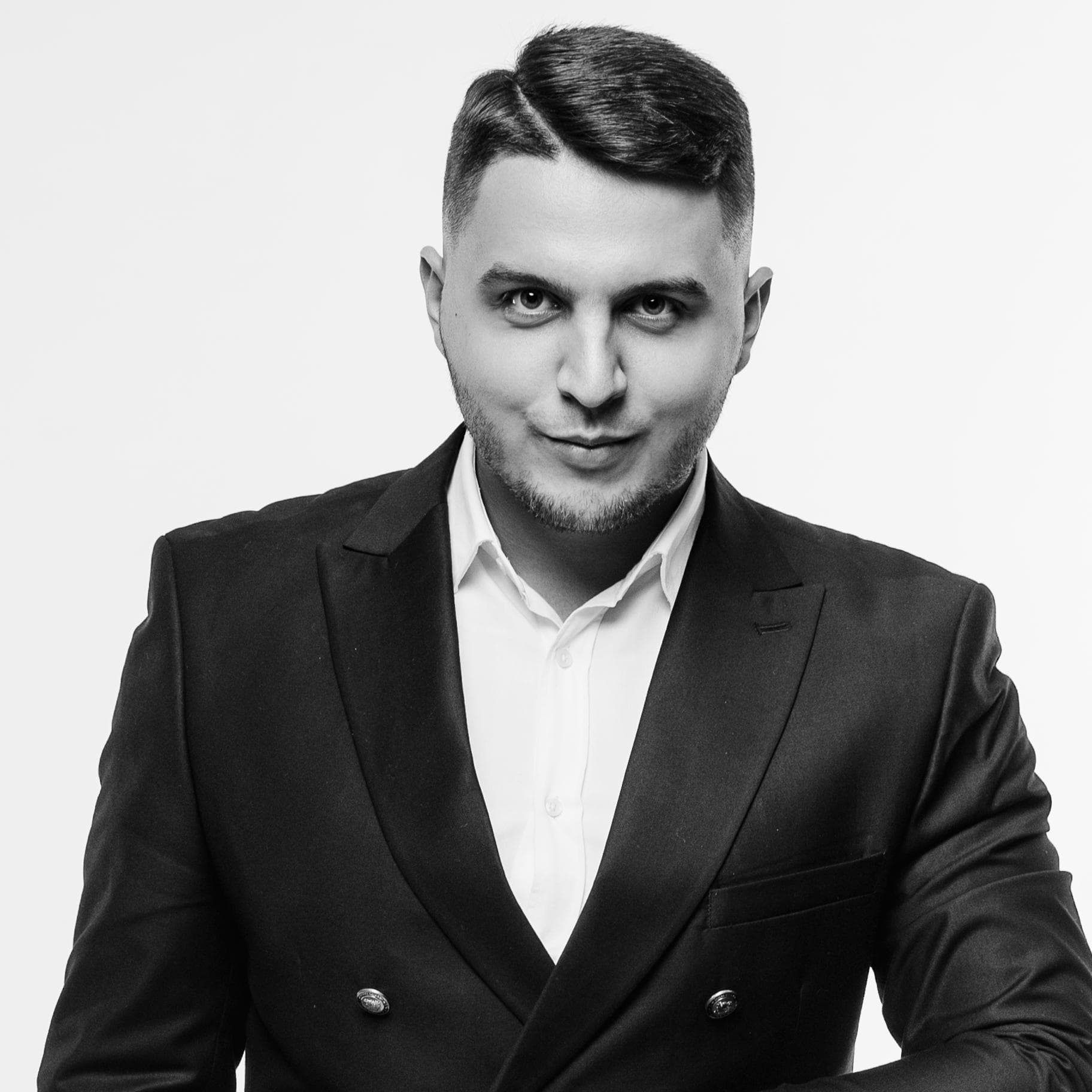 Ведучий Владислав Піняшко — Ведучі