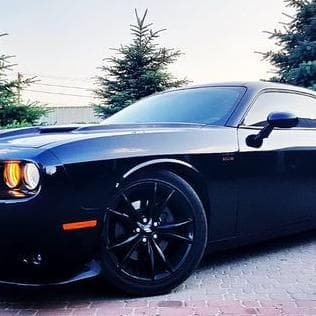 267 Dodge Challenger RT 2018 року 5.7л — Весільний кортеж
