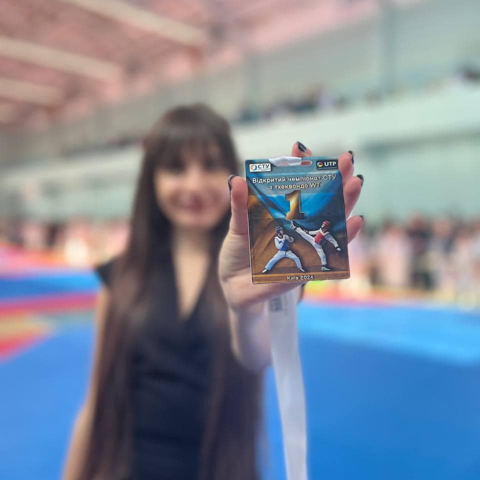 Ведуча на спортивні чемпіонати — Ведучі