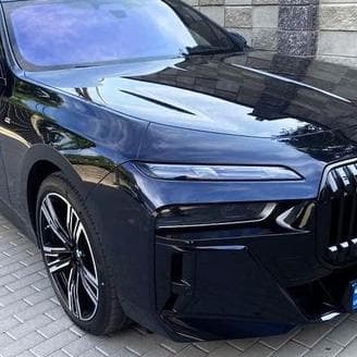 340 BMW i7 xDrive чорний оренда прокат — Весільний кортеж
