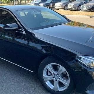 105Прокат Mercedes W213 E класу чорний — Весільний кортеж