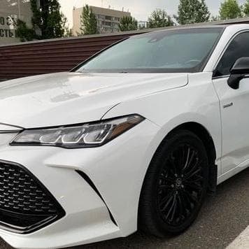 406 Toyota Avalon біла оренда на весілля — Весільний кортеж