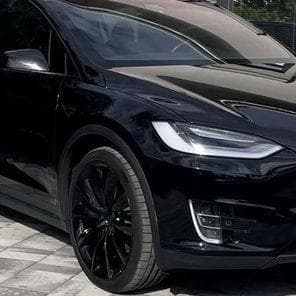 121 Прокат Tesla Model X чорна без водія — Весільний кортеж