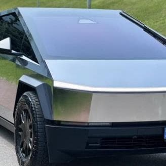 005 Tesla Cybertruck оренда з водієм для — Весільний кортеж