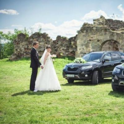 2 нових авто СантаФе для урочистих подій — логотип