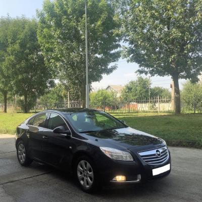 Авто Opel Insignia для урочистих подій — логотип