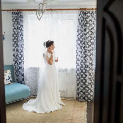 Ніжна весільна сукня — логотип